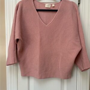 Cyrus Women's V-Neck Sweater in Soft Pink